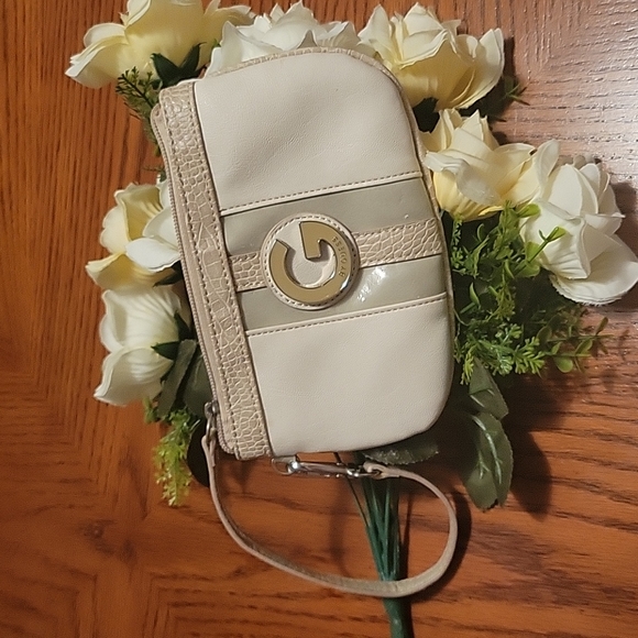 G by Guess Handbags - NWOT G BY GUESS WRISTLET